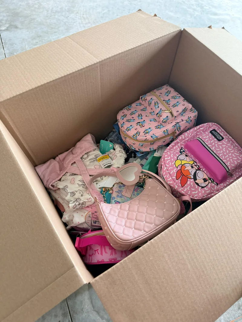 Caja empacada con las compras de la semana